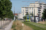 Tramway Reims; stop by stop -     Haltestelle Jean Mac im Boulevard Belges mit Citadis 107.