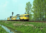 NS 182 nahe Elst am Abzw.Vork als Zug 6147 (Tiel - Arnhem Velperpoort) am 24.04.1990.