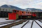 Nachdem die Probefahrt mit dem Klimaschneepflug 9592 508-1 am 1.12.2025 erfolgreich abgeschlossen wurde, stellt die 2060 100 den Schneepflug im Heizhaus Selzthal wieder auf seinen Platz.