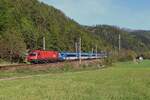 Als RJX52 'Vindobona' von Villach Hbf nach Praha hlavní nádraží bespannt mit der 1216 226 fährt am 26.4.2026 bei Pernegg seinem abendlichen Ziel entgegen.