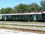 BDp-l 50 81 8433 049-8, dient wohl als Ersatzteillager, abgestellt im Bhf. Timelkam; 240907