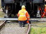 Wieder auf Schiene bringen, bzw. eingleisen mittels Hilfszug-Linz; 240222
