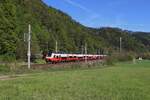 Der IR510 von Graz Hbf nach Innsbruck Hbf mit dem Zugteil nach Klagenfurt Hbf fährt am 26.4.2026 in Form des 4746 141 und 4746 134 bei Pernegg in Richtung Bruck an der Mur.
Dort werden die Zugteile geteilt und fahren getrennt weiter.
