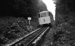 Standseilbahn Neuchâtel La Coudre-Chaumont__Wagen 2 auf der Strecke.__30-08-1976