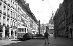 SVB Tram Bern__Zug der Linie 3 nach Saali mit Tw 102 Be 4/4 von 1947/48 in der Marktgasse.__27-08-1976