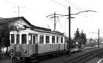 VBW Vereinigte Bern-Worb-Bahnen__Station 'Langenloh': Tw 39 von 1919 mit zwei Niederbordwagen.