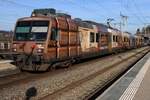 Am 1 J�nner 2026 treft TPF 560 245 in Chokolade-Vollwerbung in Romont ein als RB Broc-Chocolatterie--Bern �ber Romont und Fibourg.