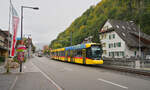 Auf der Fahrt von Waldenburg nach Liestal durchfhrt der BDe 6/8 102 am 04.10.2025 Hlstein