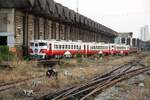 SRT APD. 806 (ex JR East KIHA 48-537), APD. 808 (ex JR East KIHA 48-1507) und APD. 701 (ex JR East KIHA 40-521) am Morgen des 19.April 2026 im Depot Hua Lamphong auf dem Weg zur Station.