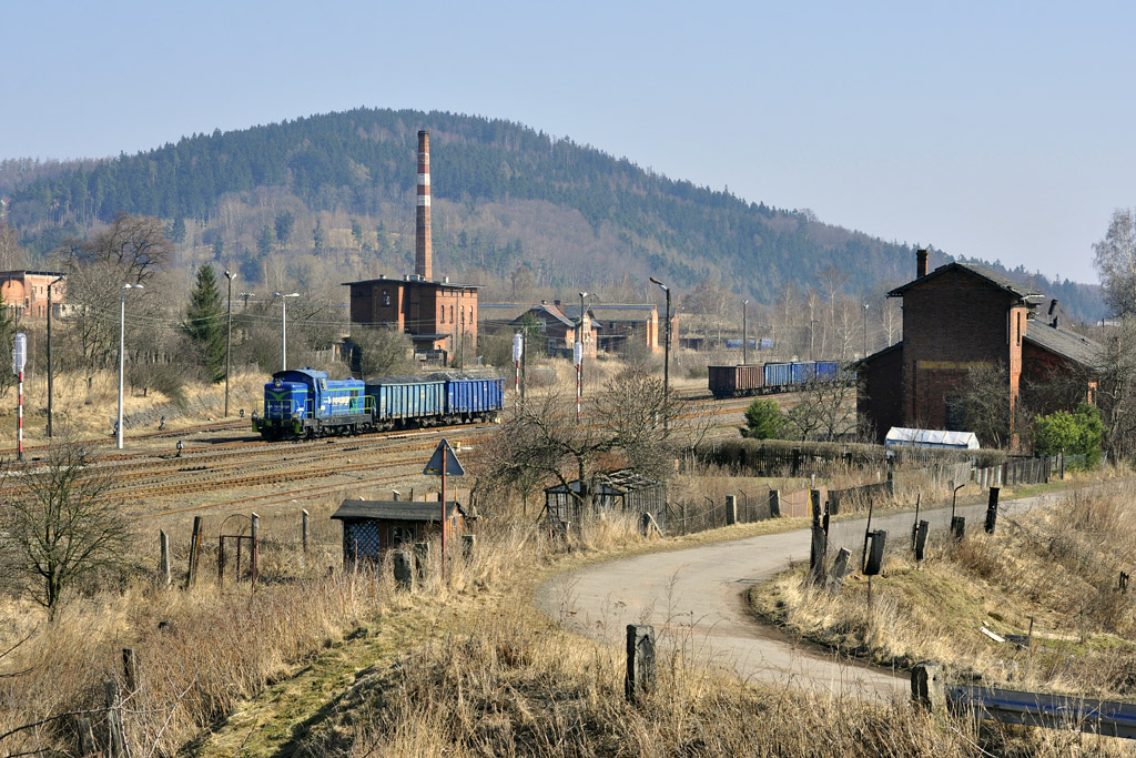 || 16.03.2012 r. || Ścinawka Średnia.

SM42-899 wartet auf einen Erlaubnis. Die Lok hat einen Rengierfahrten gemacht und wird zum anderer Bahnhof fahrt.