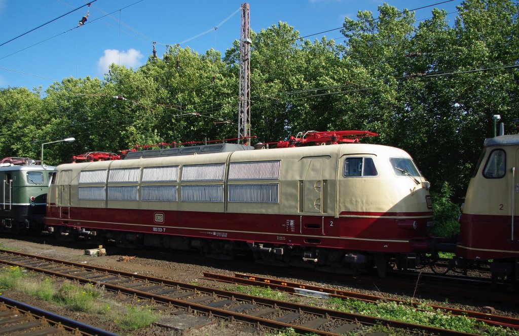 .... und als Nummer 6 im mega Lokzug 103 113-7
Fortsetzung folgt morgen:-)