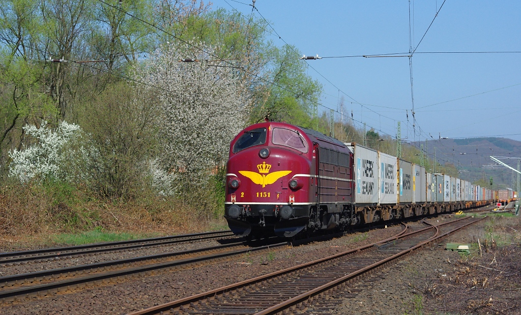 ... und am Zugschluss dieses Containerzuges in Richtung Norden: MY 1151. Aufgenommen am 09.04.2011 am B Eltmannshausen/Oberhone.