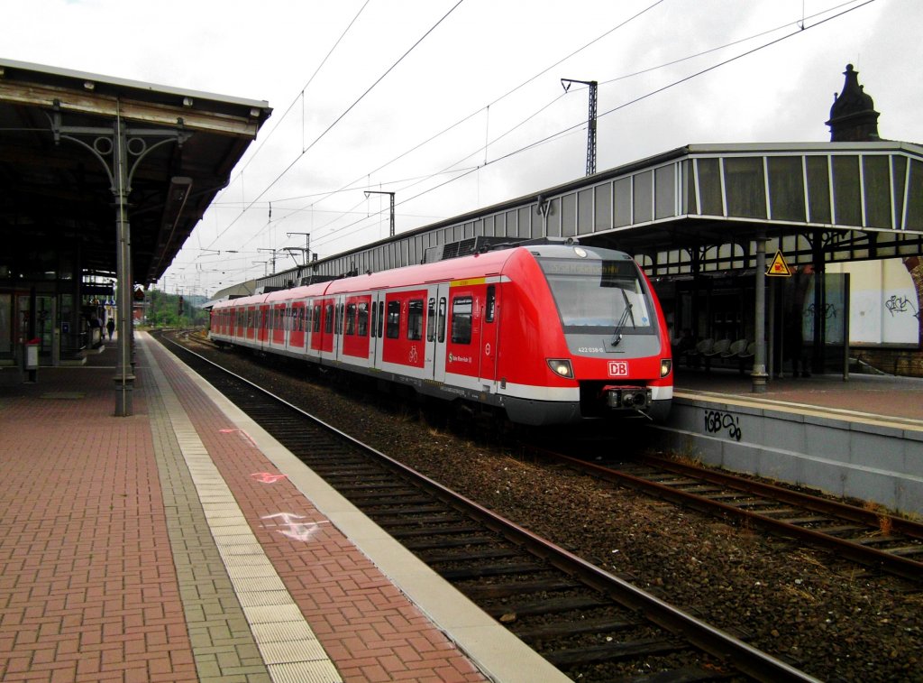  BR 422 als S8 nach Mnchengladbach Hauptbahnhof im Hauptbahnhof Witten.(10.8.2013) 