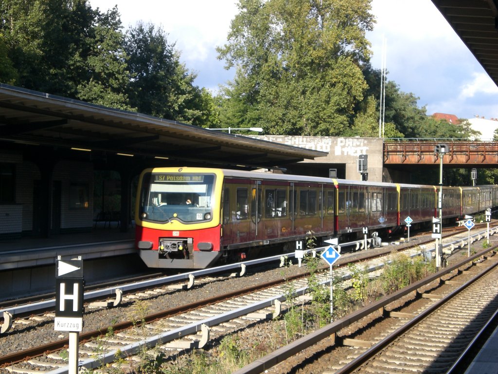  BR 481 als S7 nach Potsdam Hauptbahnhof im S-Bahnhof Berlin Westkreuz.(22.9.2012)