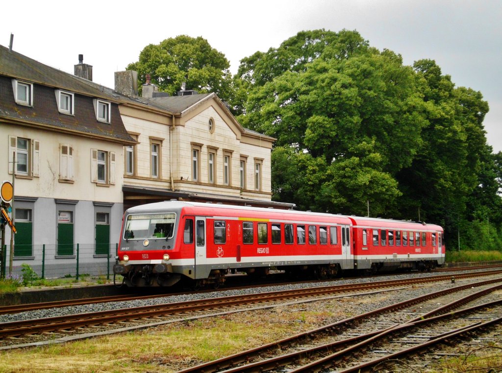  BR 628 als RB47 nach Solingen Hauptbahnhof im Bahnhof Remscheid-Lttringhausen.(10.7.2013)   