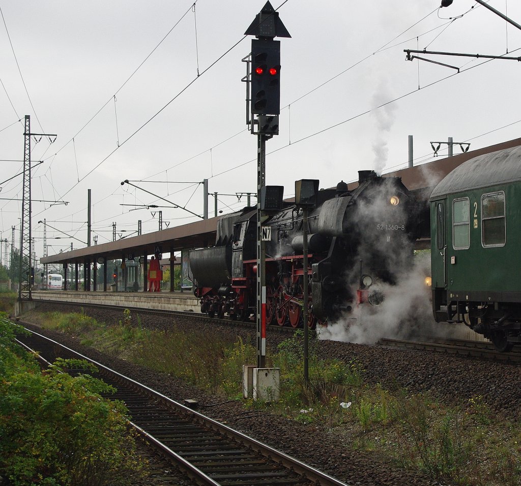 ... Dann musste natrlich erstmal die Lok umgesetzt werden. Aufgenommen am 26.09.2010 in Gttingen.