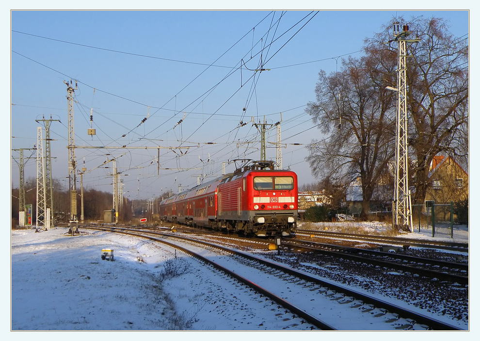  Einfahrt des RE von Stralsund. Dieser Zug endet in Elsterwerda. Aufnahme am 20.12.2009