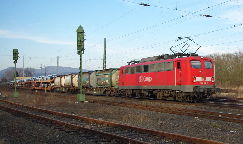 ... gefolgt von 140 528-1 ebenfalls in Fahrtrichtung Sden. Aufgenommen am 10.03.2010 in Eschwege West.