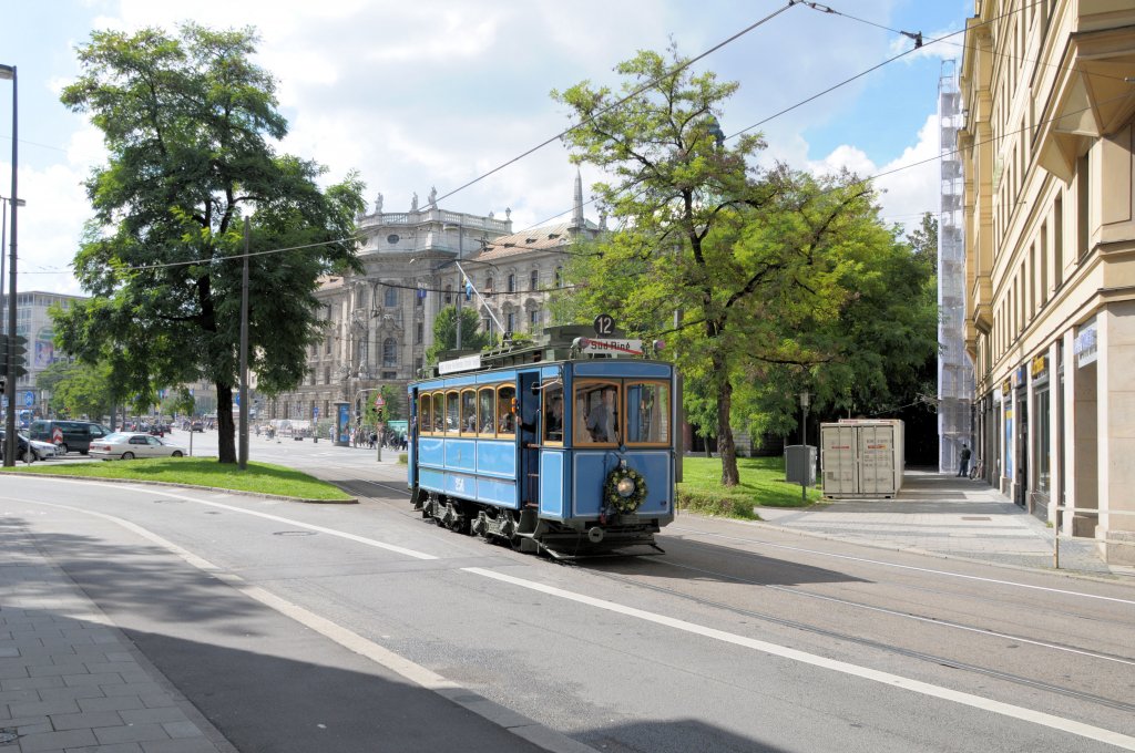 ..., hier nochmal in der Ottostrae. Im Hintergrund ist der Justizpalast