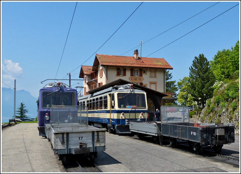 - Hoch oben ber dem Lac Lman - In Caux befindet sich die Kreuzungsstelle der MGN Zge. 26.05.2012 (Hans)