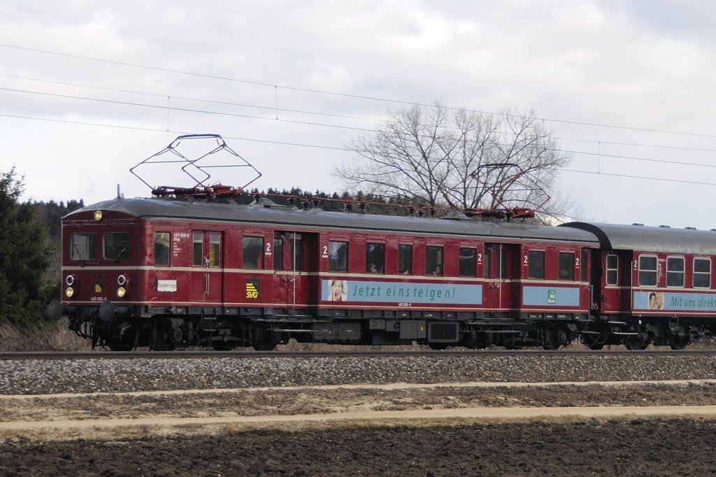... ich kann mich noch gut an die  roten Heuler  im Vorortverkehr um Stuttgart als kleiner Schuljunge erinnern... (465 006-5, Motorwagenportrait bei Mindelaltheim, KBS 980, 26.02.2010, 14:50 Uhr).