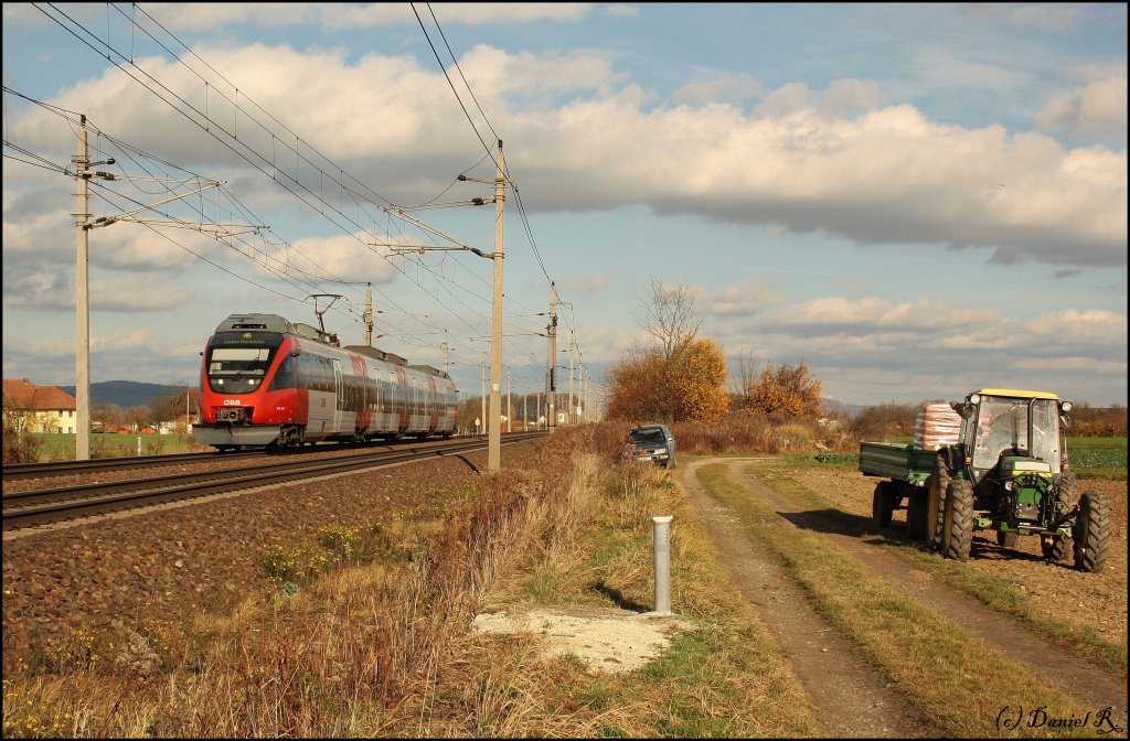### Meine Geburtstagstour am 05.11.10 ### 
4024 008 als einsames Entlein nach Richtung Wels. Auch hier schien die Sonne, gl�cklicherwei�e. (Oftering) 