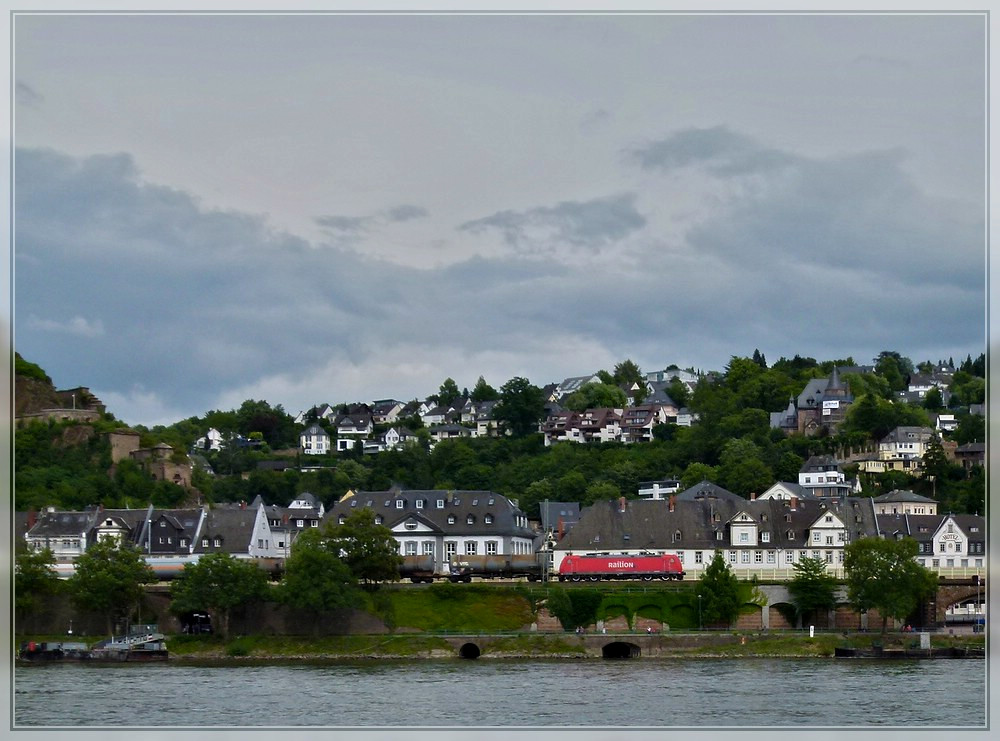 - Modellbahncharakter - Am linken Rheinufer in Koblenz kann man die Zge auf der rechten Rheinstrecke beboachten. 23.06.2011 (Jeanny)
