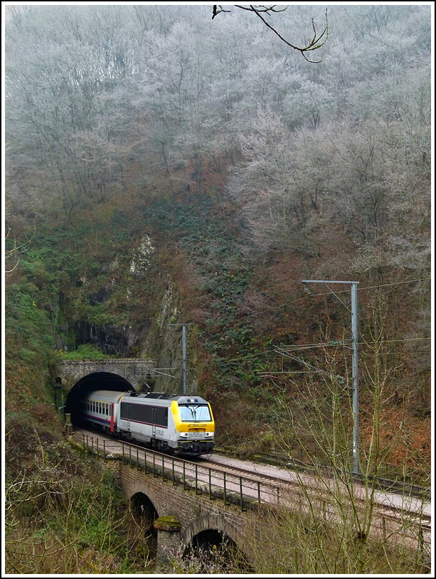 - Modellbahncharakter - Die 3008 hat am 16.11.2011 den Tunnel  Fischterhaff  verlassen und befhrt nun die Sauerbrcke in der Nhe von Goebelsmhle. (Hans)