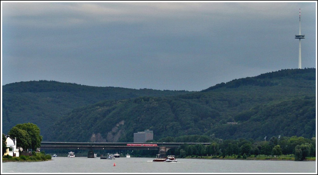 - Modellbahncharakter - Ein Regio nach Saarbrcken berquert am 24.06.2011 den Rhein in Koblenz. (Jeanny)