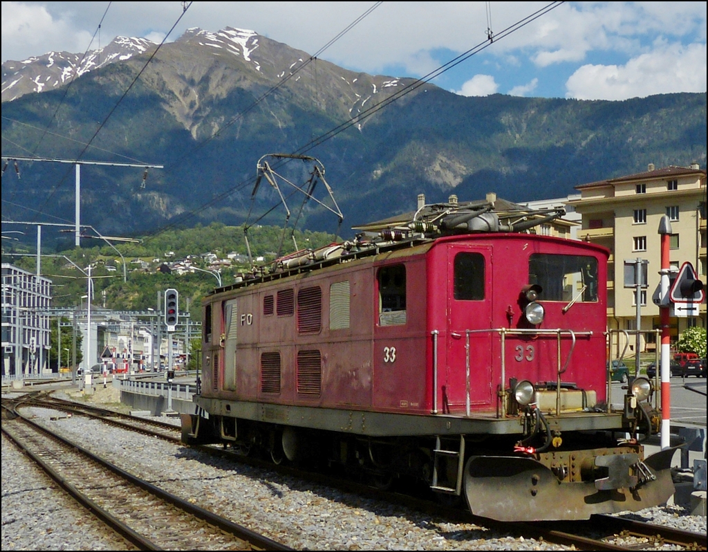 - Schmuckstck in Brig - Die FO HGe 4/4 I N 33 rangierte am 28.05.2012 im MGB Bahnhof von Brig. (Hans)