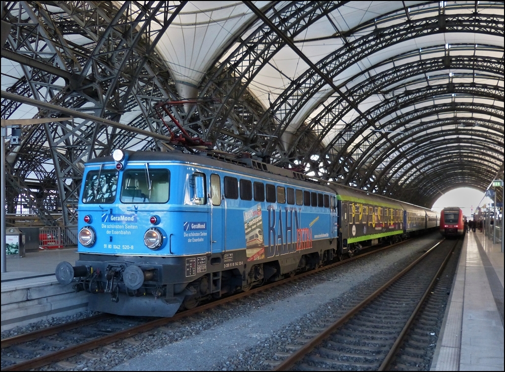 - Sonderzug - Am 28.12.2012 stand die 1042 520-8 der Centralbahn mit einem Sonderzug im Dresdener Hauptbahnhof. (Hans)