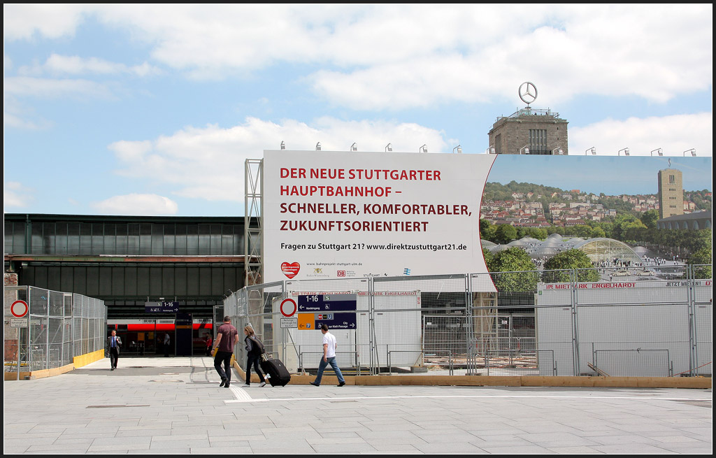 . Verlegt - Wegen Bauarbeiten am neuen unterirdischen Technikgebäude wurde der Nordeingang des Stuttgarter Hauptbahnhofes in den Bahnsteigbereich verlegt. 05.05.2012 (Matthias)