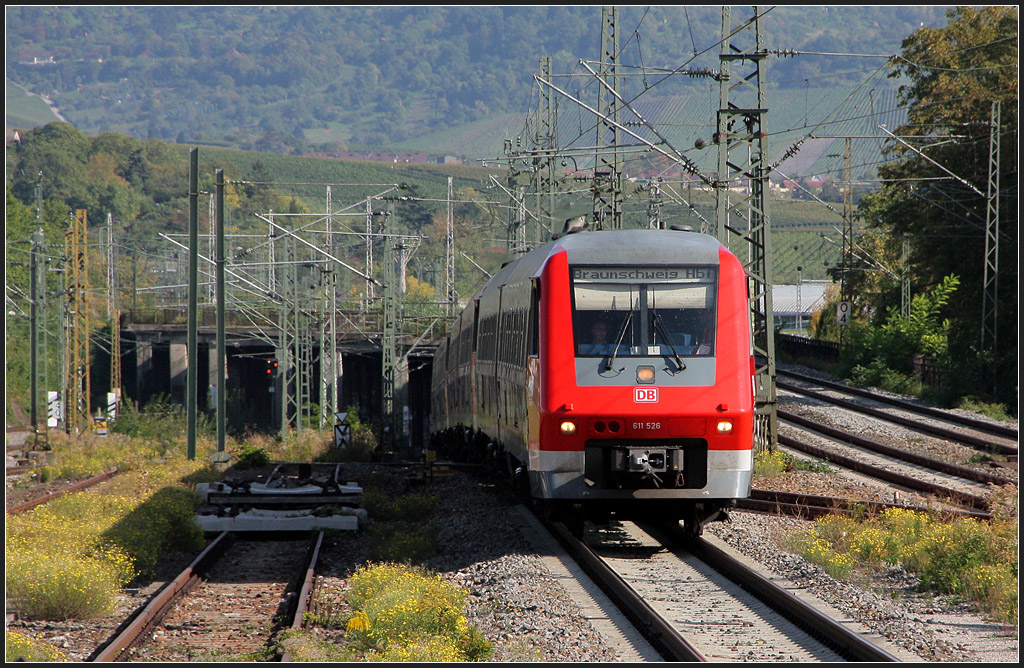 . Weiter Weg vor sich - Dieser IRE wird einige Zeit brauchen bis er in Braunschweig Hbf angekommen ist. Hier bei der Durchfahrt im Bahnhof Stuttgart-Bad Cannstatt. 29.09.2011 (Matthias)