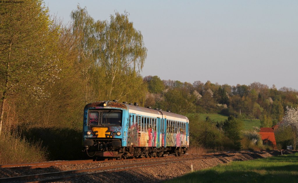  X 4786 als TER 34738 (Sarre-Union-Sarreguemines) bei Zetting 25.4.13. Da die Fahrzeuge noch dieses Jahr ersetzt werden, habe ich das Graffiti in Kauf genommen.