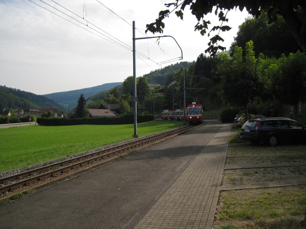  Zug der Waldenburgerbahn am 3.9.2011 in Oberdorf/Bl