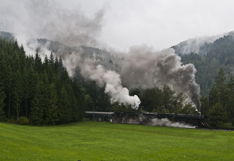 01 1066 + 01 533-7 am 25. September 2010 bei Hippensbach.
