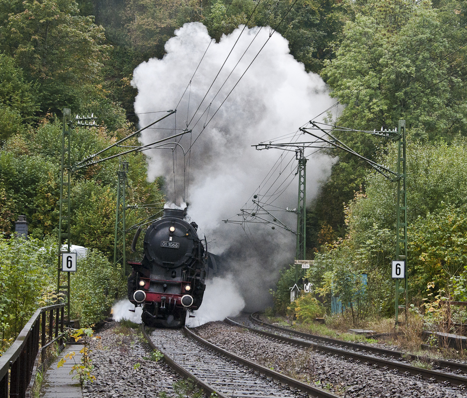 01 1066 + 01 533-7 am 25. September 2010 bei Triberg.
