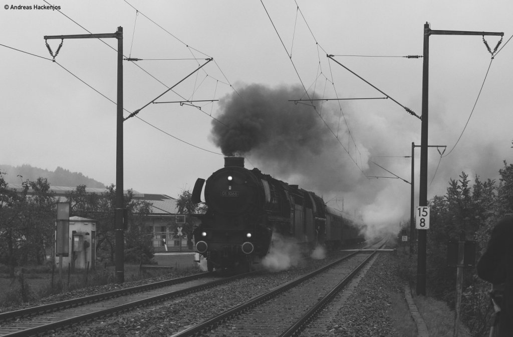 01 1066 und 01 533 mit dem Eisenbahnromantiksonderzug bei Frschbach 25.9.10