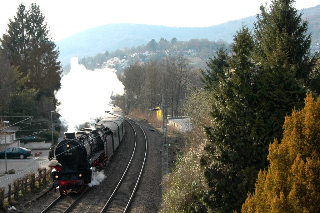 01 1066 auf dem Weg nach Heilbronn. Heidelberg-Schlierbach, 01.04.13