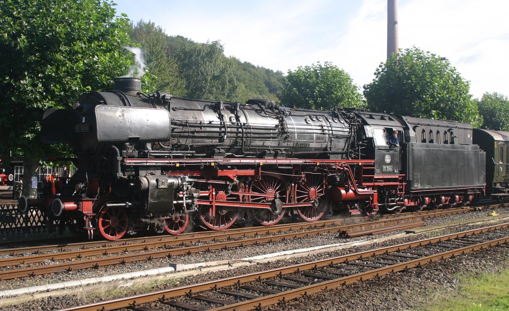 01 1066 fhrt am 18.9.10 mit einem Sonderzug aus Bochum Hbf im Eisenbahnmuseum Bochum-Dahlhausen ein