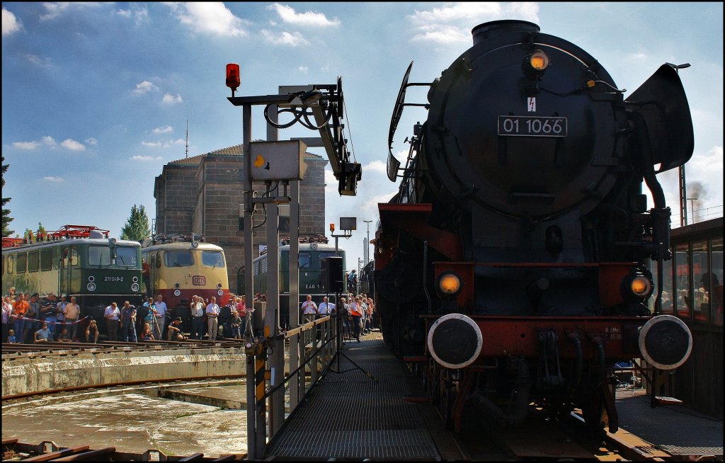 01 1066 prsentierte sich am 21.08.2010 auf der Drehscheibe in Nrnberg Gostenhof. 