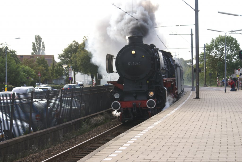 01 1075 SSN HUIDER EXPRESS Castricum 18-09-2011,hinten 65 018 SSN
Unterwegs nach Alkmaar und Heerhugowaard.