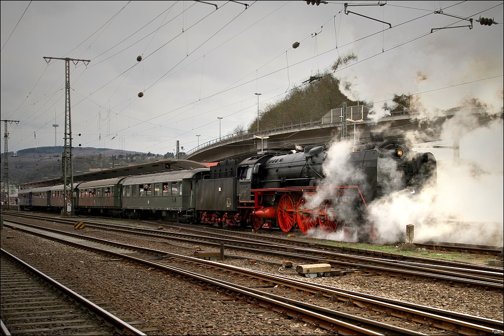 01 118 mit DRG-Schnellzug 86065 von Koblenz  nach Trier Hbf.
Dampfspektakel 2010 Eifel-Mosel 
Ausfahrt Koblenz 3.4.2010
