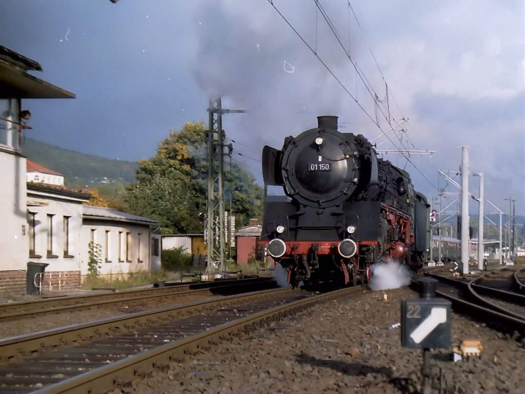 01 150 verlt den Bahnhof Sonneberg mit einem Sonderzug im Juni 1994