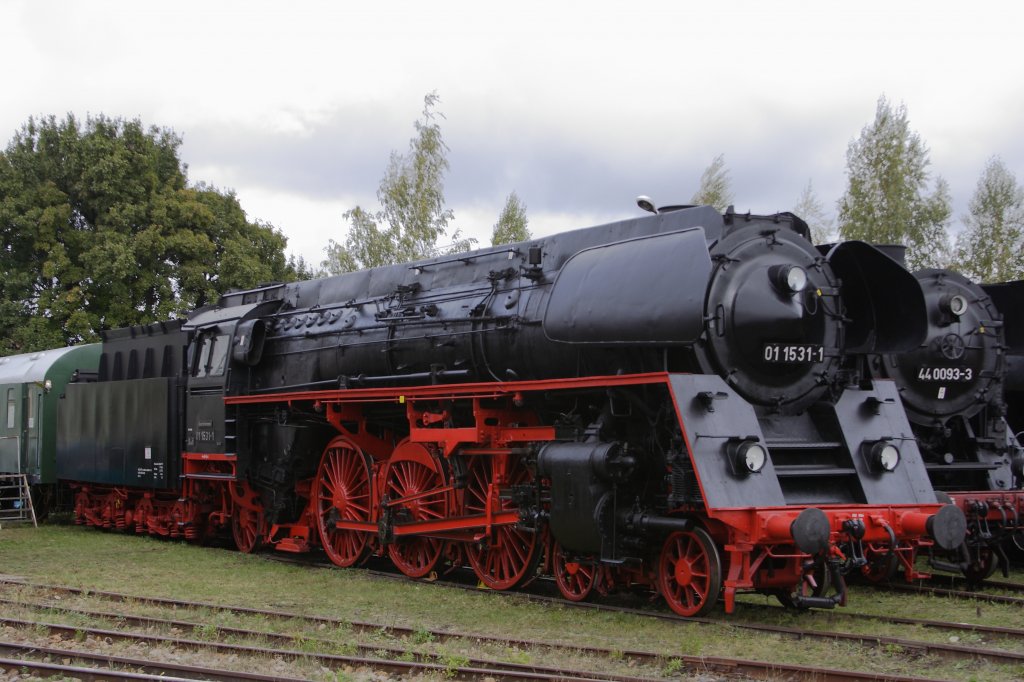 01 1531, ausgestellt zum Eisenbahnfest am 08.10.2011 auf dem Gelnde des Bahnmuseums Bw Weimar. Auch wenn leider  kalt  abgestellt, ist diese Maschine immer noch eine beeindruckende Schnheit!