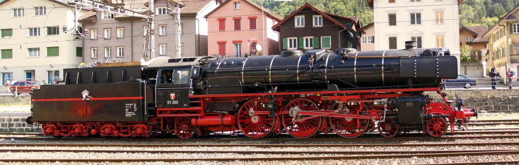 01 202 in Erstfeld whrend des 125-jhrigen Jubilums der Gotthard-Bahn. (08.09.2007)