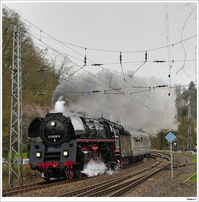 01 509 beim Dampfspektakel 2010 am Weg von Gerolstein nach Trier. Ehrang, 3.4.2010
