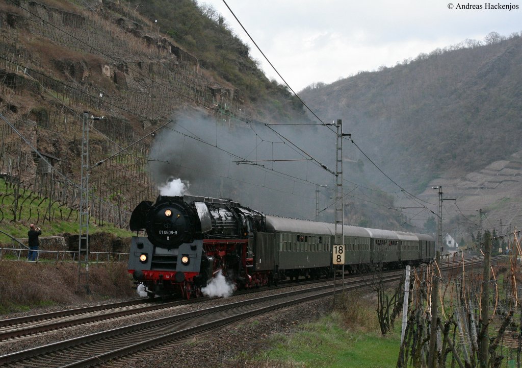 01 509 mit dem D 86061 (Koblenz Hbf-Saarbrcken Hbf) bei Kattens 4.4.10