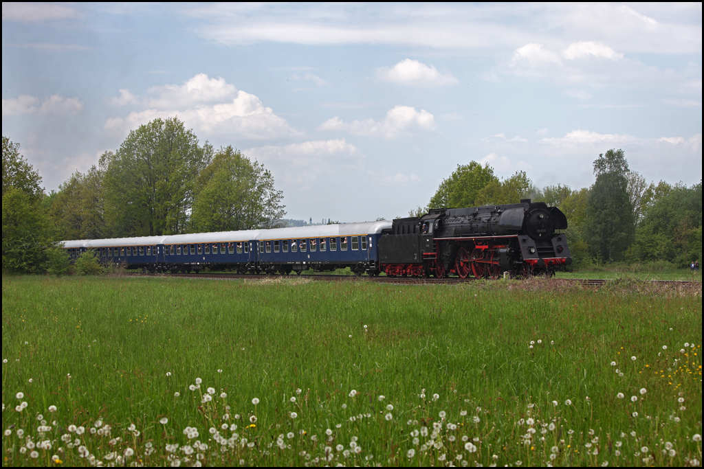 01 533 rollt am Zugschluss in Richtung Neuenmarkt-Wirsberg. (22.05.2010)