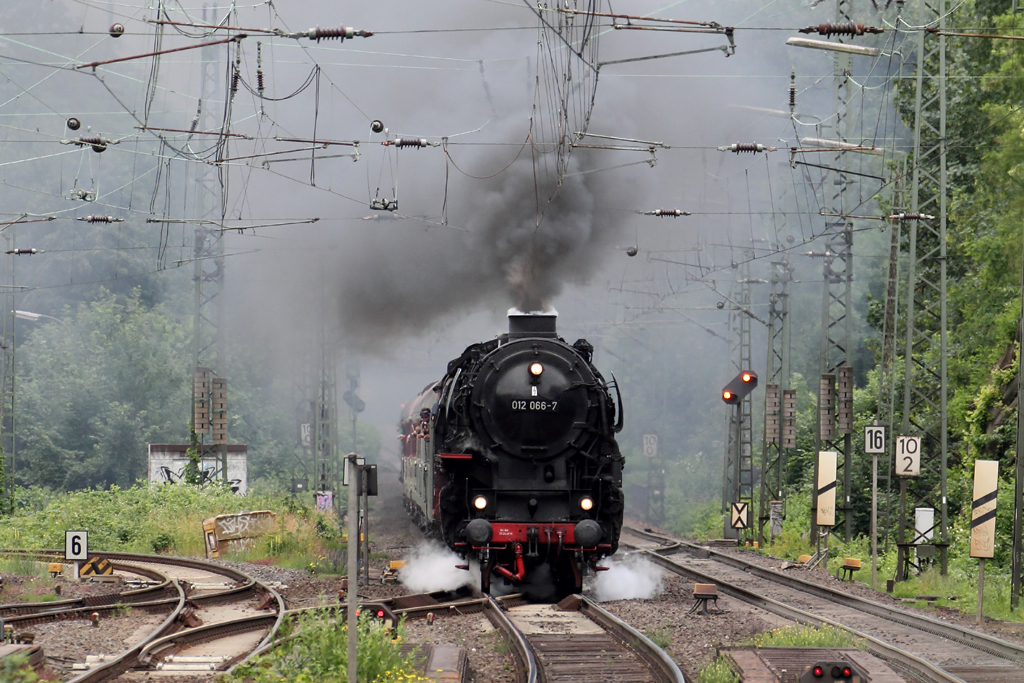 012 066-7 in Recklinghausen 22.6.2013